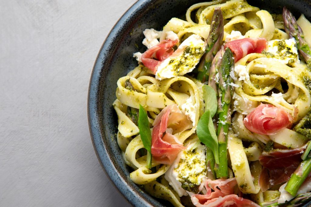Pasta asparagi e pancetta