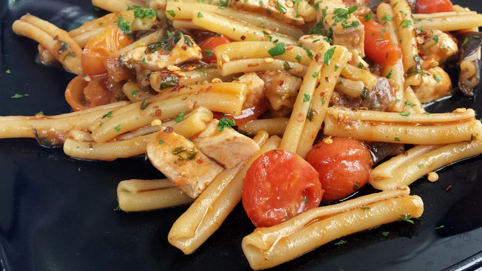 Pasta con pesce spada e melanzane