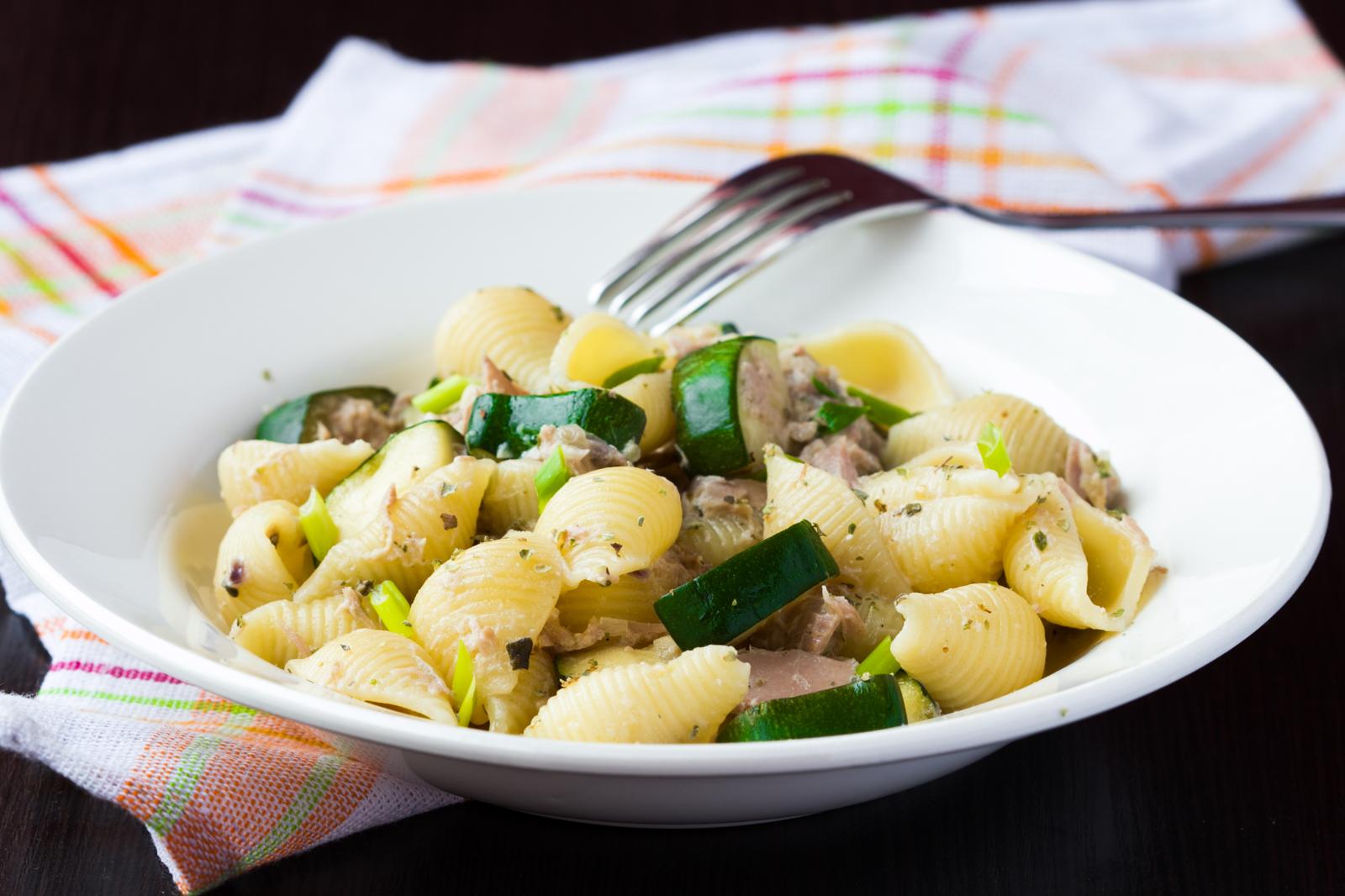Pasta zucchine e tonno