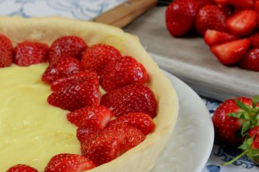 Torta con crema pasticcera