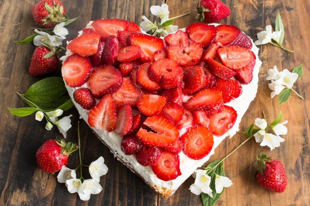 Torta panna e fragole