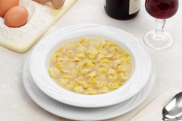 Tortellini in brodo